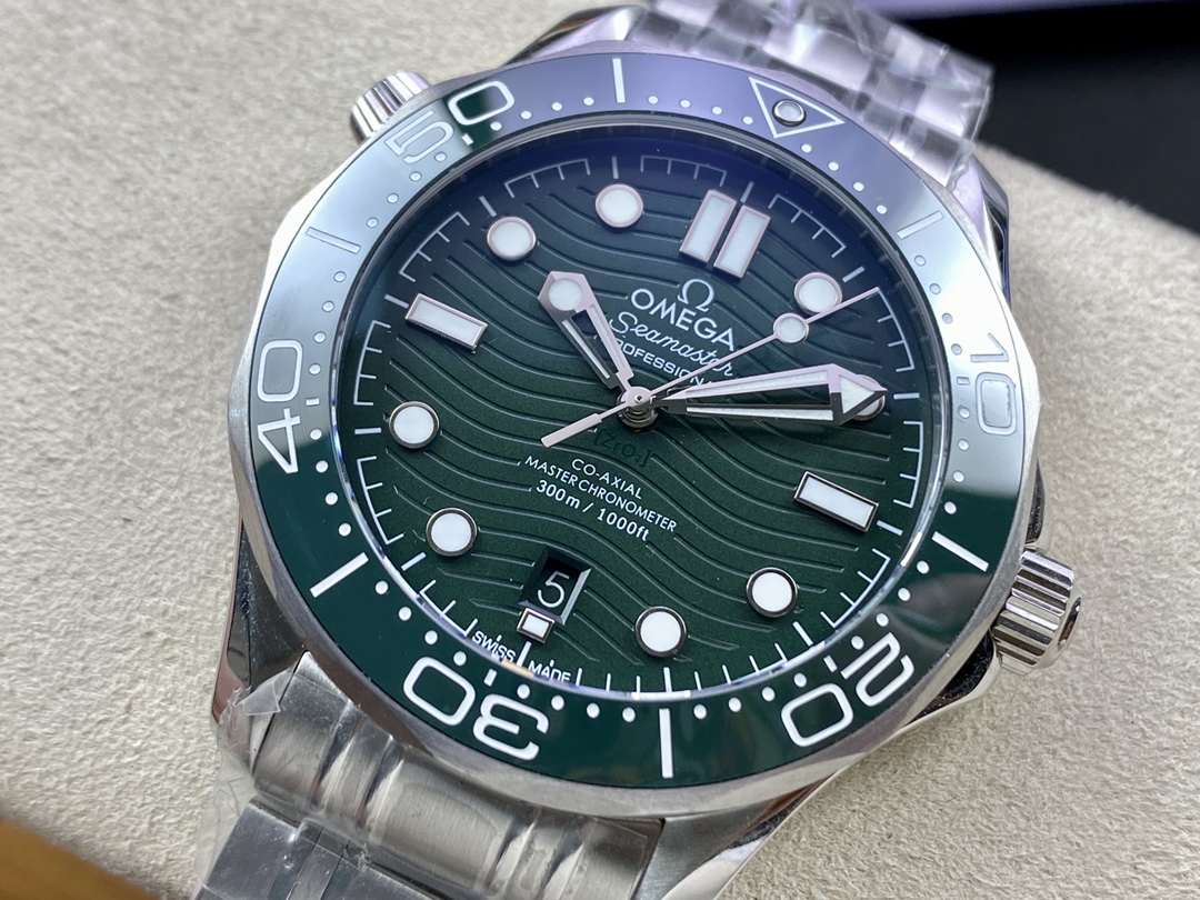 OMEGA Seamaster Diver 300M 42mm Green Dial 