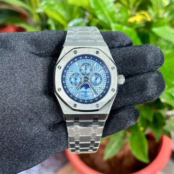 Audemars Piguet Royal Oak Chronograph White - gallery