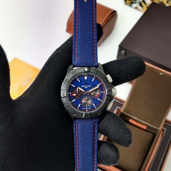 Breitling Avenger B01 42 Automatic - gallery