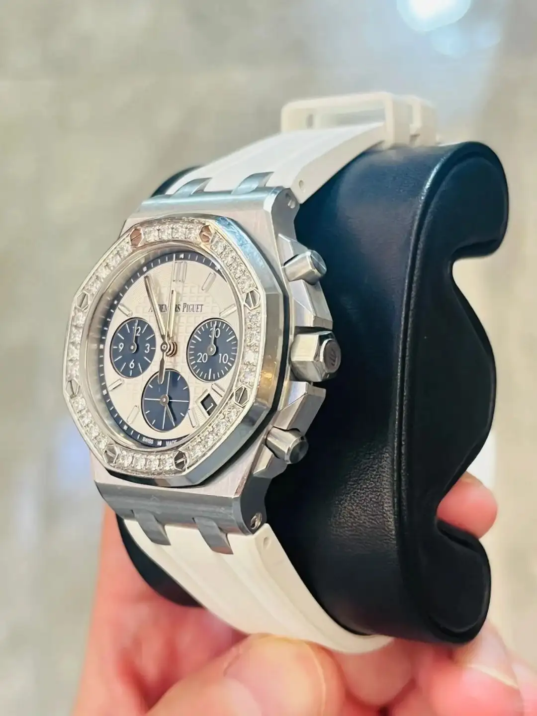 Audemars Piguet Royal Oak Offshore Selfwinding Chronograph Silver 26231ST.ZZ.D010CA.01 - gallery