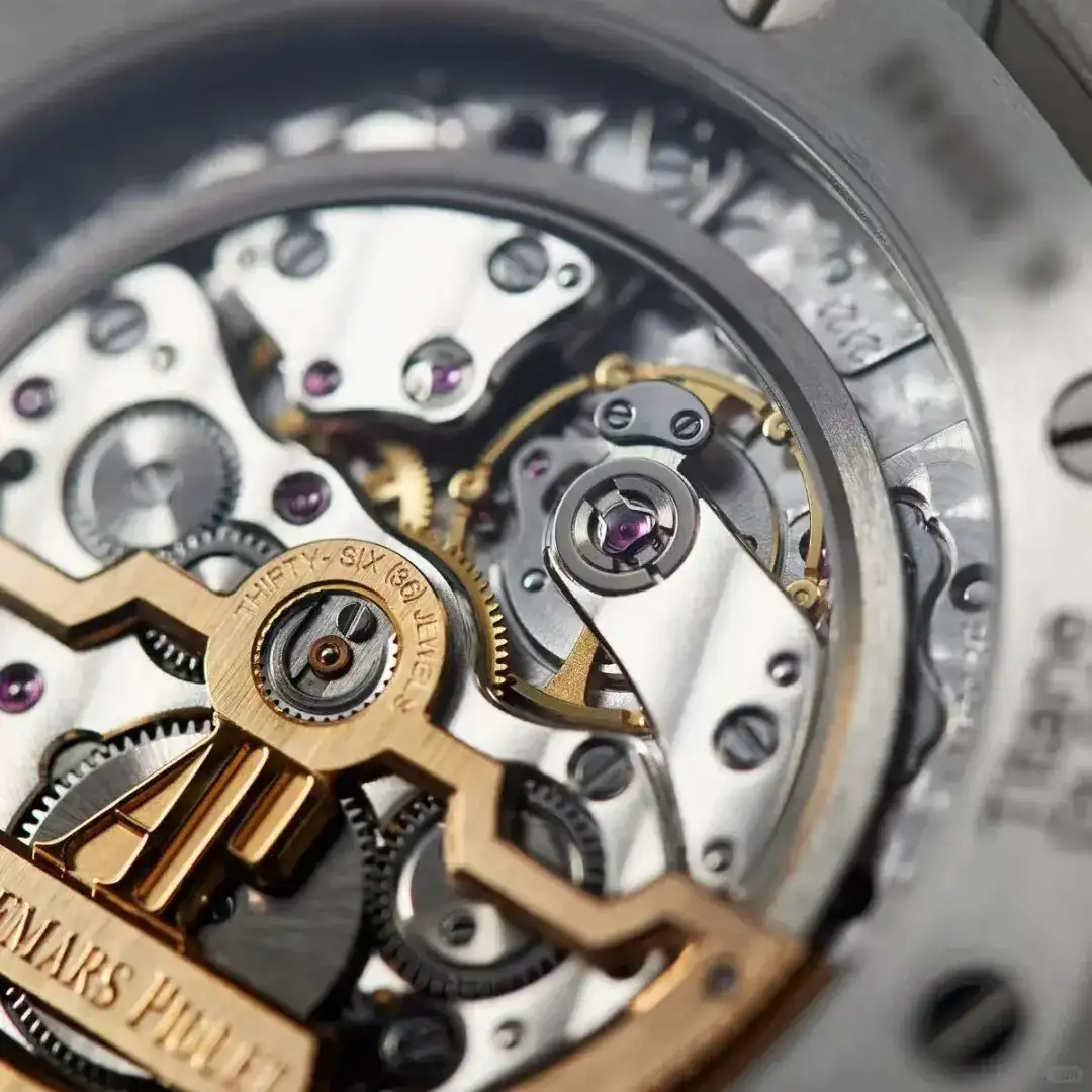 Audemars Piguet Royal Oak Jumbo Extra-Thin Blue 15202IP.OO.1240IP.01 - gallery