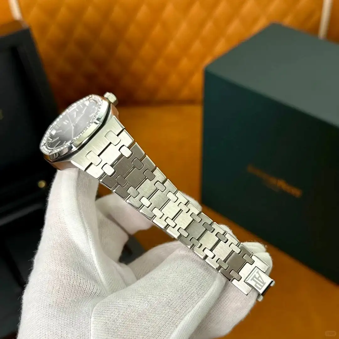 Audemars Piguet Royal Oak Selfwinding Black 15451ST.ZZ.1256ST.01 - gallery