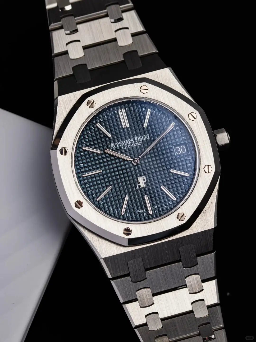 Audemars Piguet Royal Oak Jumbo Extra-Thin Blue 15202ST.OO.1240ST.01 - gallery