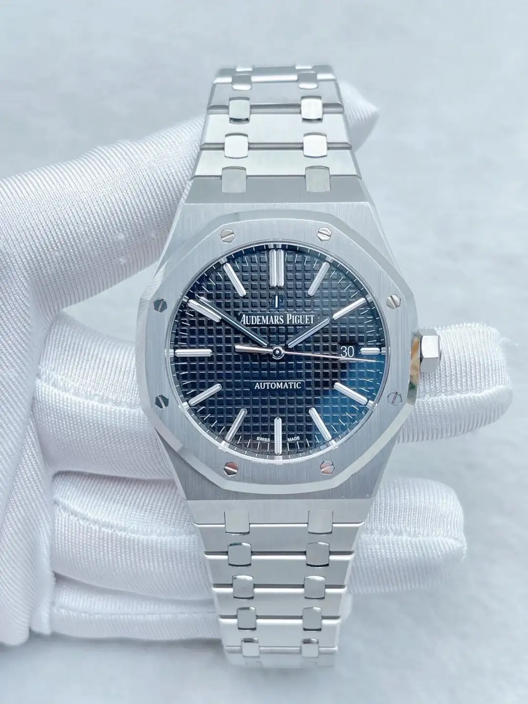 Audemars Piguet Royal Oak Selfwinding Blue 15400ST.OO.1220ST.03 - gallery