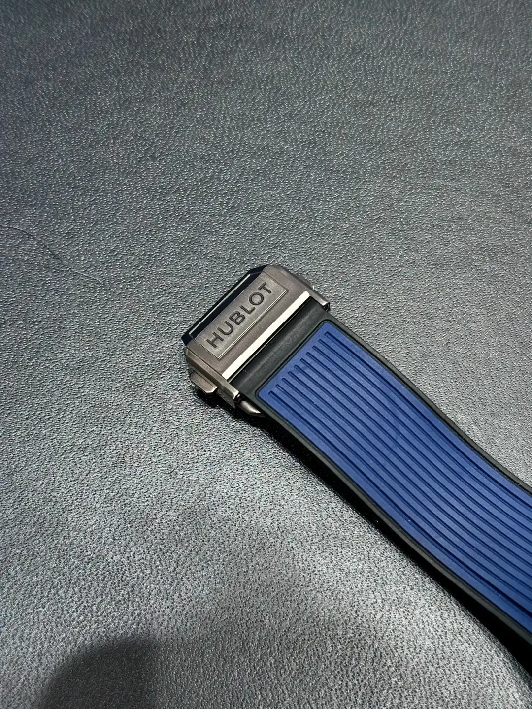 Hublot Spirit Of Big Bang Men Automatic Blue Rubber Watch 641.NX.7170.RX - gallery