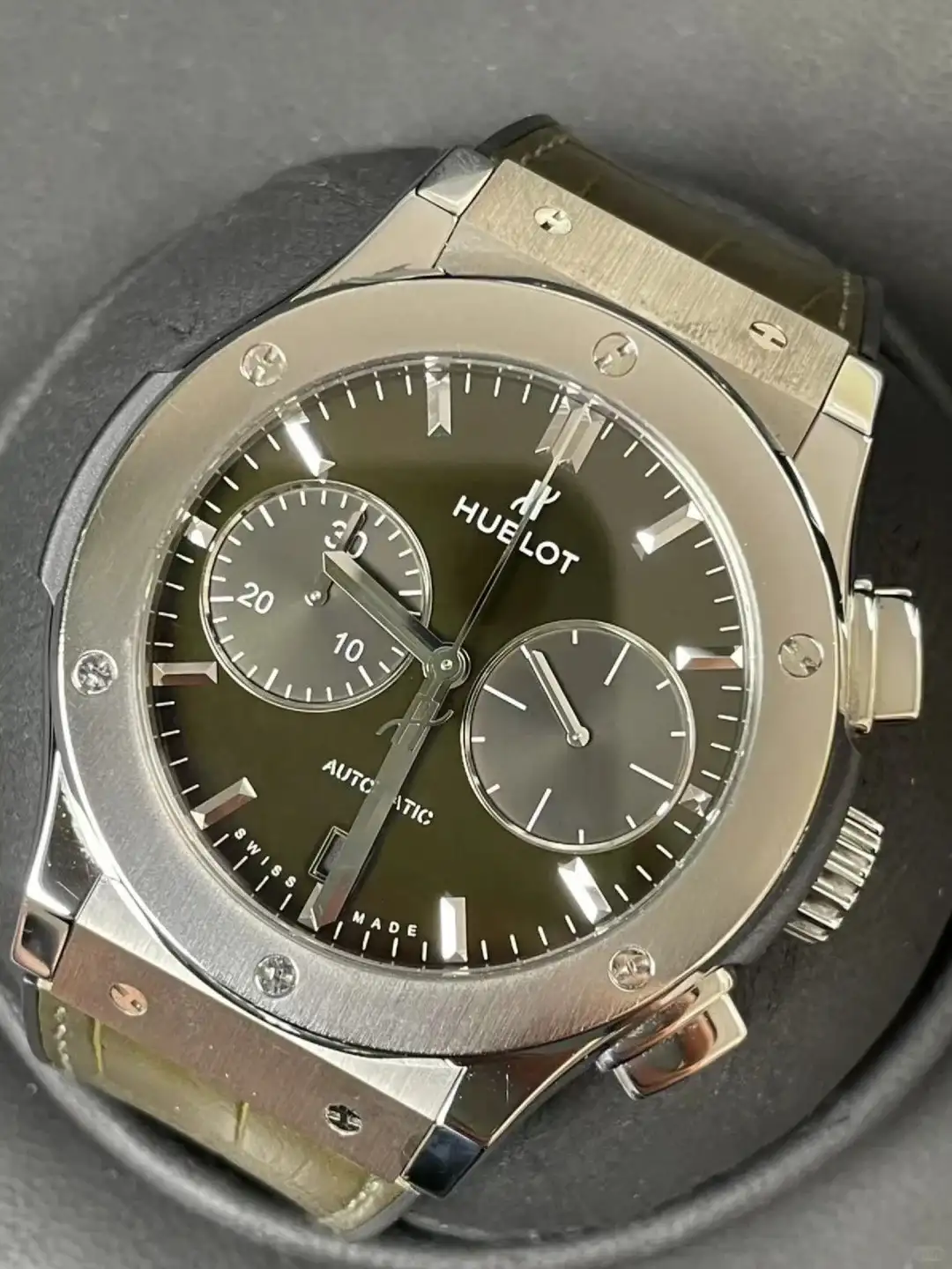 Hublot Classic Fusion Men Automatic Green Alligator Watch 541.NX.8970.LR - gallery