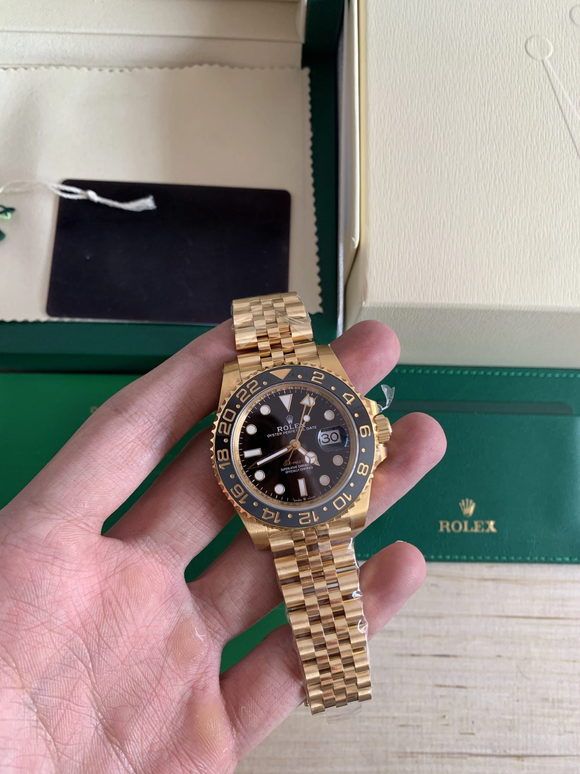 Superclone Rolex GMT-Master II 40 mm Black Dial 126718GRNR - gallery