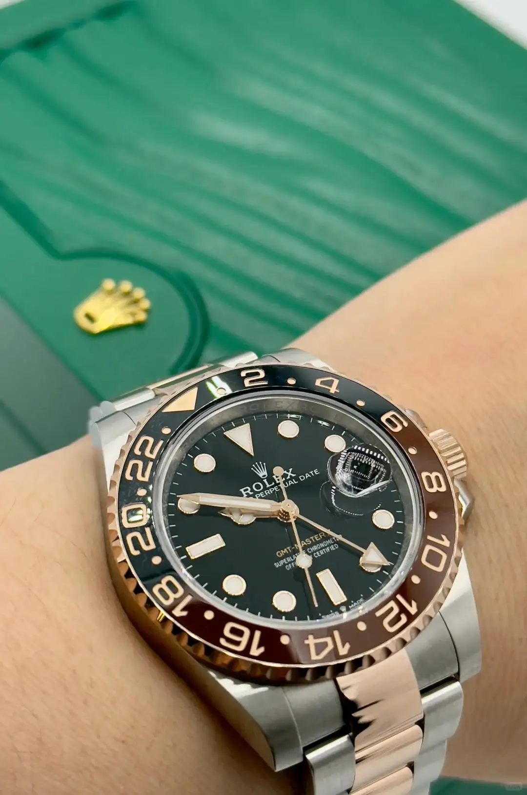 Rolex GMT-Master II Oyster 40 mm Oystersteel and Everose gold 126711CHNR - gallery