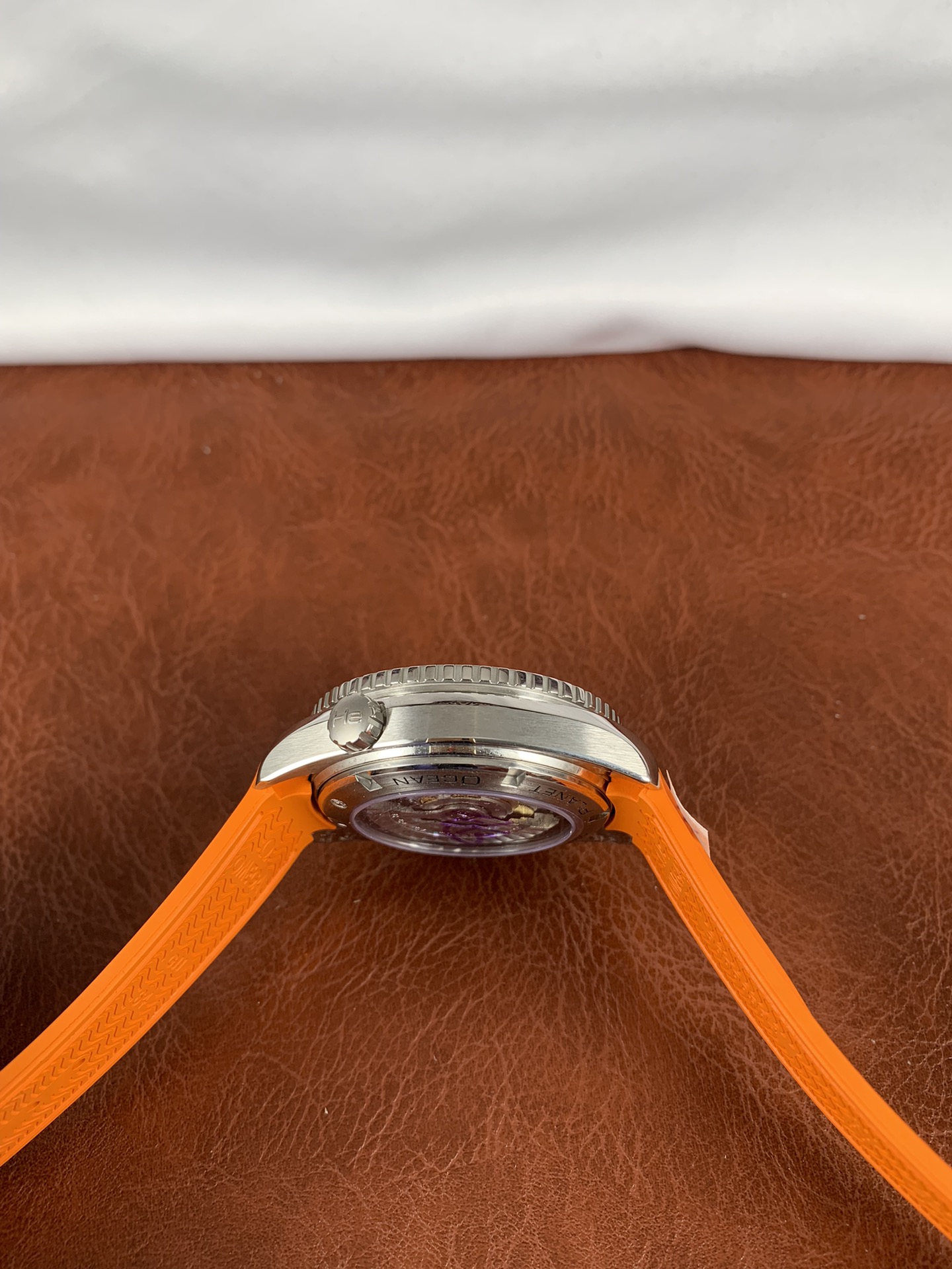 Omega Seamaster Planet Ocean 232.32.46.21.01.001 - gallery