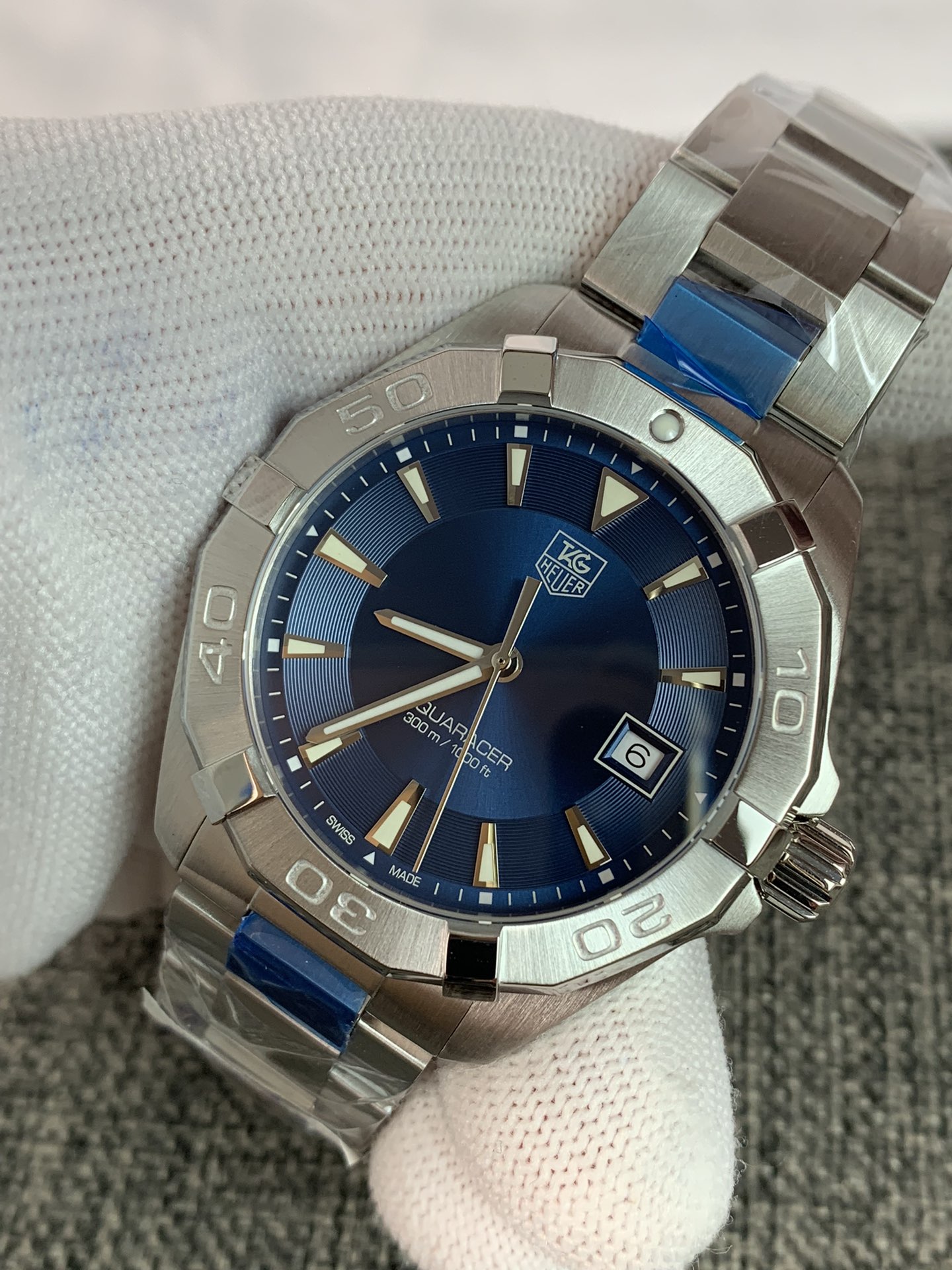 Tag Heuer Aquaracer 300M WAY1112.BA0928 - gallery